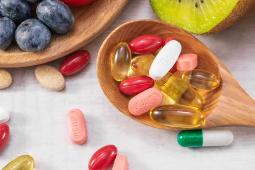 Intervensi Epigenetik: Suplemen Multivitamin Harian Mampu Perlambat Penuaan Biologis Hingga 5 Bulan