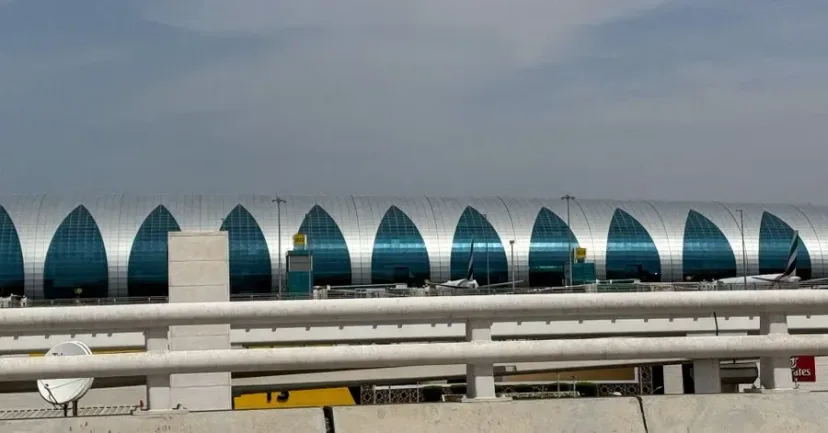Keamanan Global Terganggu: Serangan Drone Picu Kebakaran di Dekat Bandara Internasional Dubai; Kantor Media Dubai Konfirmasi Investigasi