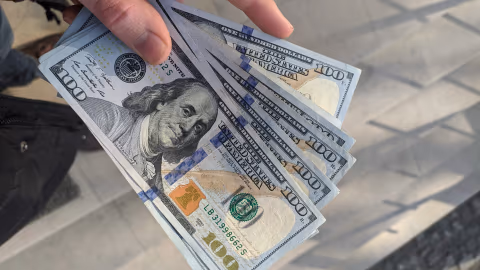 Rupiah Anjlok ke Rp 16.997 per Dolar AS: Titik Terendah Sepanjang Masa dalam Sejarah Penutupan Pasar