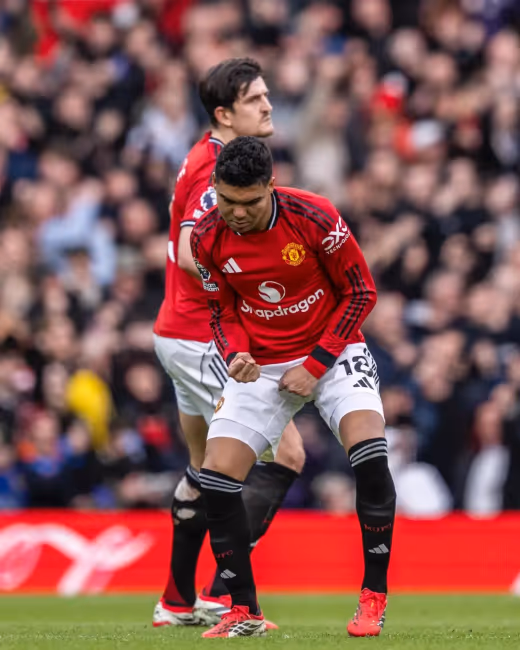 Langkah Strategis INEOS: Manchester United Siap Lepas Casemiro demi Investasi Gelandang Muda di Bursa Transfer