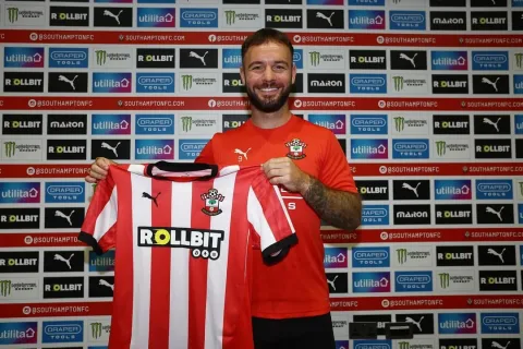 Sinyal Kebangkitan Wolves: Armstrong Tegaskan Skuad Mampu Bersaing di Level Tertinggi Premier League