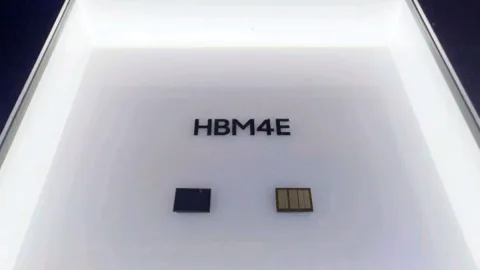 Terobosan Memori AI: Samsung Perkenalkan Cip HBM4E untuk Menenagai Superkomputer Masa Depan