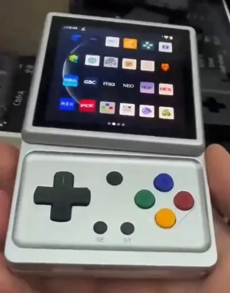 Nostalgia Desain Estetik: Konsol Handheld Terbaru Hadirkan Kembali Mekanisme Unik ala Nokia Twist dan Motorola Flipout