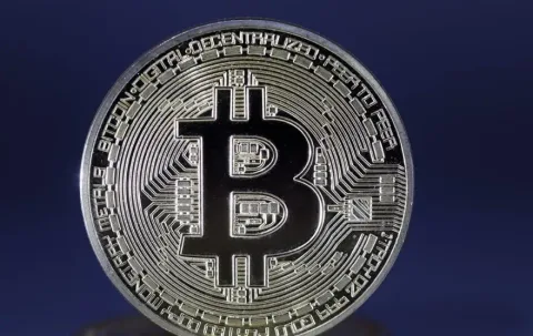 Perangkap Beruang: Penumpukan Posisi Short Bitcoin di Area $76.300 Siapkan Skenario "Short Squeeze" Masif