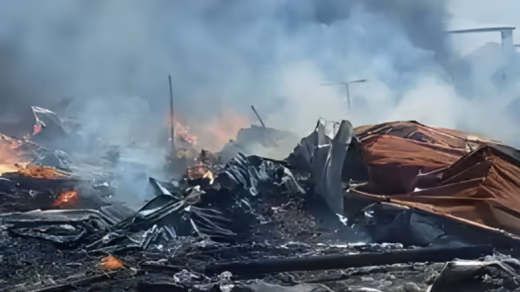 Insiden Kebakaran Hebat: Belasan Lapak Kayu di Kalideres Hangus, 90 Personel Damkar Dikerahkan