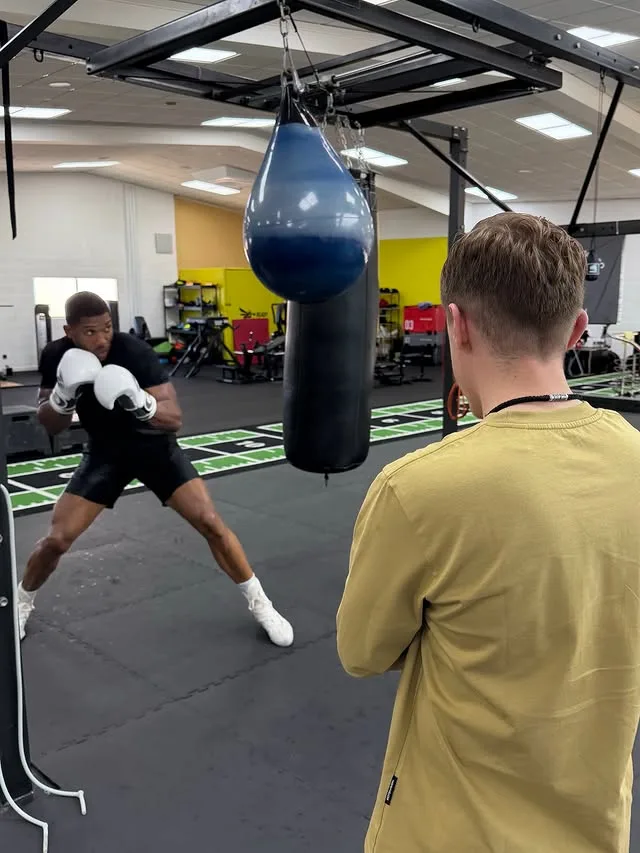 Bangkit dari Tragedi: Anthony Joshua Tunjuk Pelatih Baru dan Berlatih Bersama Oleksandr Usyk Jelang Laga 'Comeback'