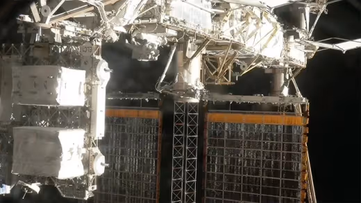 Melangkah di Ruang Hampa: Astronot NASA Sukses Selesaikan Misi 'Spacewalk' Perdana 2026 untuk Peningkatan Daya ISS