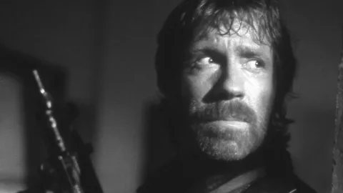 Berita Duka: Legenda Aksi dan Seni Bela Diri Chuck Norris Tutup Usia di Umur 86 Tahun