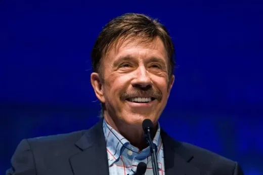 Berpulangnya Sang Legenda: Chuck Norris Wafat pada Usia 86 Tahun