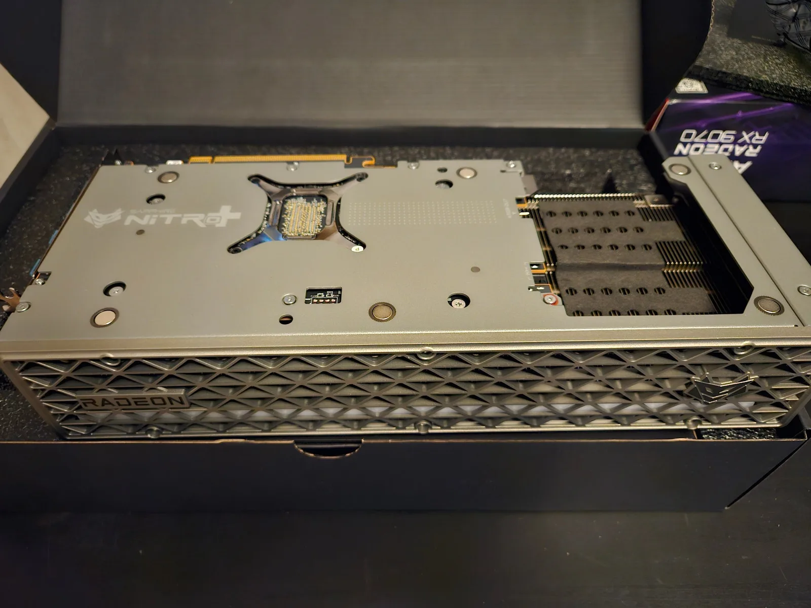 Jangan Sampai Tertipu: Suhu Inti GPU Aman, Tapi VRAM Anda Mungkin Sedang "Terbakar"
