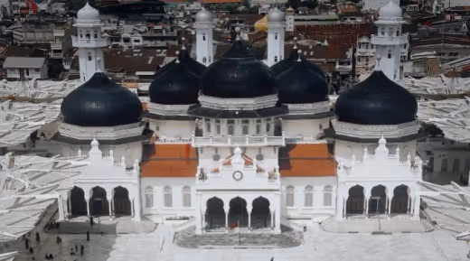 Simfoni Budaya dan Spiritualitas: Membedah Tradisi Inti Idulfitri yang Mempererat Struktur Sosial Masyarakat Indonesia