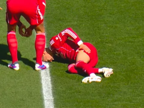 Krisis Lini Serang Liverpool: Hugo Ekitike Alami Cedera Serius dan Meninggalkan Lapangan Sambil Menangis