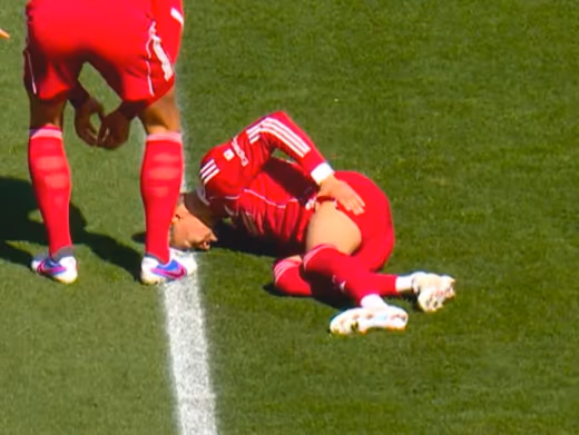 Krisis Lini Serang Liverpool: Hugo Ekitike Alami Cedera Serius dan Meninggalkan Lapangan Sambil Menangis