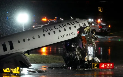 Tragedi LaGuardia: Pilot dan Kopilot Tewas Setelah Jet Bertabrakan dengan Truk Pemadam Kebakaran