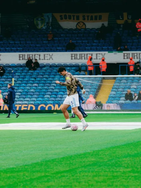 Kisah Pascal Struijk di Leeds United: Tolak Tawaran Belanda Demi Tantangan di Inggris