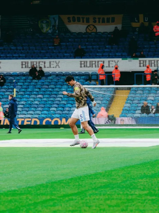 Kisah Pascal Struijk di Leeds United: Tolak Tawaran Belanda Demi Tantangan di Inggris