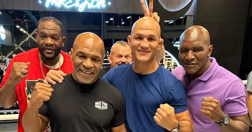 Gebrakan MVP MMA: Junior Dos Santos Comeback, Ronda Rousey vs Gina Carano Jadi Headliner di Netflix