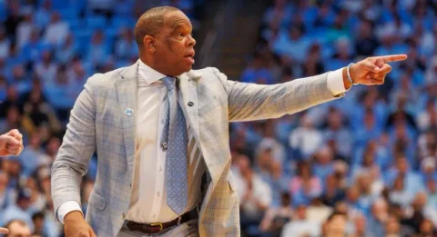 UNC Pecat Hubert Davis: Saatnya Tar Heels Mencari Pelatih di Luar "Keluarga"