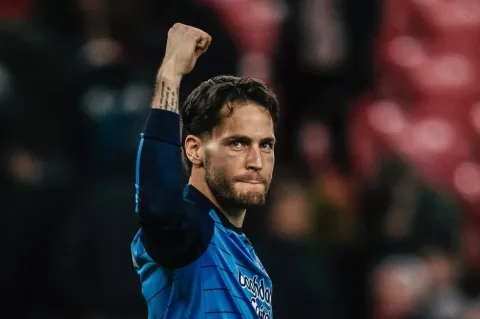 Buka Peluang ke Camp Nou: รlex Remiro Jawab Rumor Transfer ke Barcelona