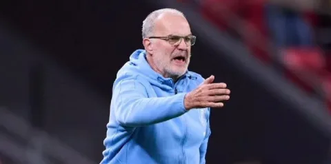Reuni Emosional Marcelo Bielsa dan Fans Leeds United Jelang Laga di Wembley