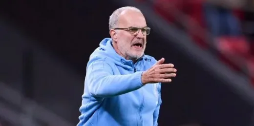 Reuni Emosional Marcelo Bielsa dan Fans Leeds United Jelang Laga di Wembley