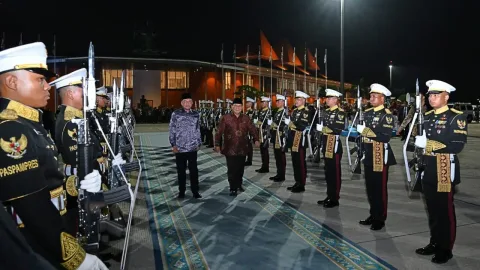 Kehangatan Dua Negara Serumpun: Presiden Prabowo Antar Langsung PM Anwar Ibrahim ke Halim di Momen Idulfitri