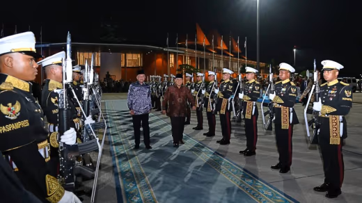 Kehangatan Dua Negara Serumpun: Presiden Prabowo Antar Langsung PM Anwar Ibrahim ke Halim di Momen Idulfitri
