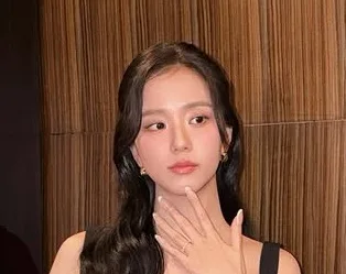 Reuni Visual 'Snowdrop': Aksi Jung Hae-in 'Like' Kompilasi Adegan Ciuman Jisoo BLACKPINK Hebohkan Penggemar