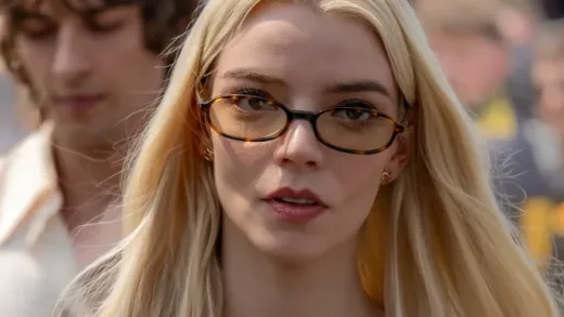 Anya Taylor-Joy Guncang Paddock GP Jepang dengan Korset Vintage!