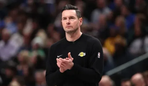 "Hentikan Perbandingannya!" JJ Redick Tolak Disebut Sejajar dengan Pat Riley & Phil Jackson