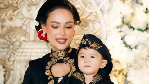 Makna Barang Pilihan Andrew, Putra Erika Carlina, dalam Prosesi Tedak Sinten