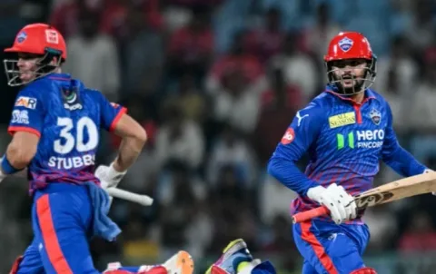 IPL Magic! Tangkapan Spektakuler Mukesh Kumar Singkirkan Rutherford dalam Duel DC vs MI 2026