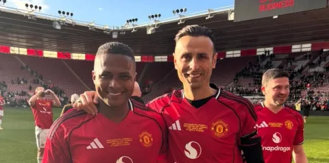 Turun Gunung! Antonio Valencia Gabung Klub Non-Liga Wythenshawe FC Bersama Bintang Eks-Premier League
