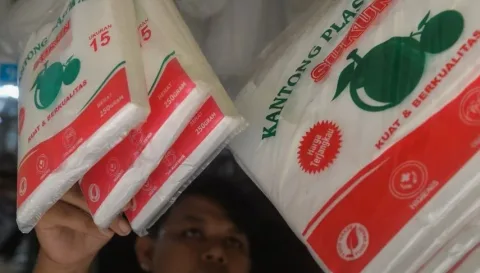 Harga Plastik Meledak 50% di Seluruh Indonesia, Pramono Klaim Inflasi Tetap Stabil