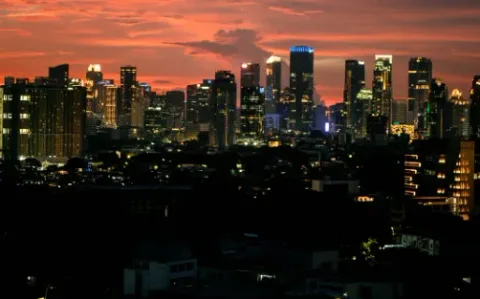 Sorotan Dunia: Indonesia Naikkan 'Fuel Surcharge', Tiket Pesawat Domestik Terimbas Krisis Teluk