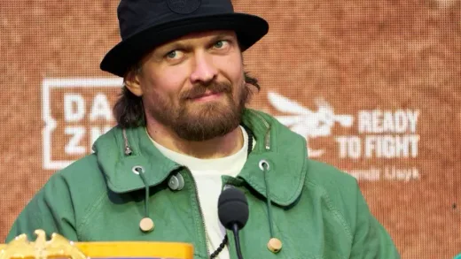 Prediksi Usyk: "Saya Tahu Siapa Pemenangnya"