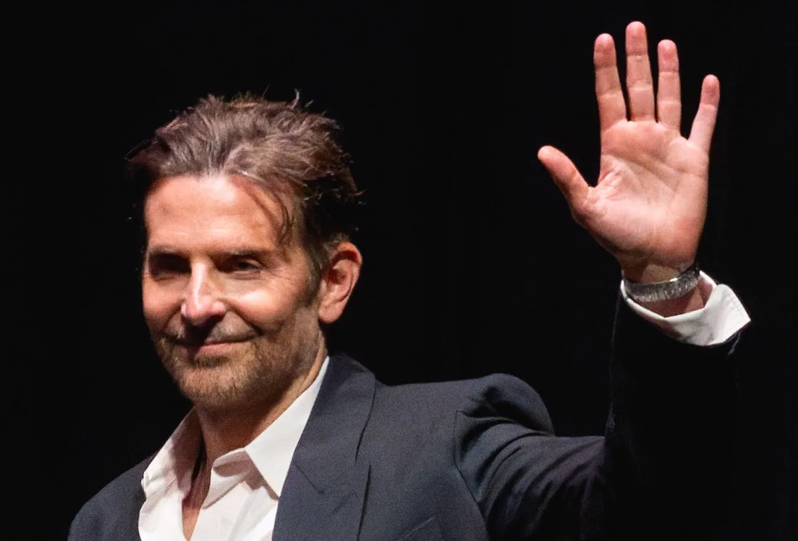 Bradley Cooper Dikonfirmasi Jadi Penulis, Sutradara, Sekaligus Bintang Prekuel 'Ocean's' Bersama Margot Robbie