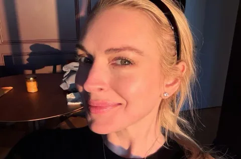 Foto Tahanan Dirilis, Ibu Tiri Lindsay Lohan Tampak Berantakan Usai Ditangkap Karena Lempar Pisau
