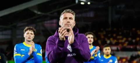 Di Ambang Degradasi, Rob Edwards Tuntut Harga Diri dan Profesionalisme Skuad Wolves