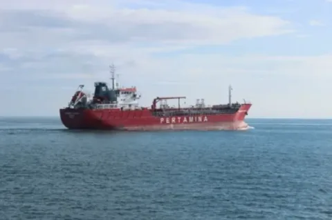 Selat Hormuz Kembali Diblokade: Dua Kapal Tanker PIS Terjebak di Teluk Arab