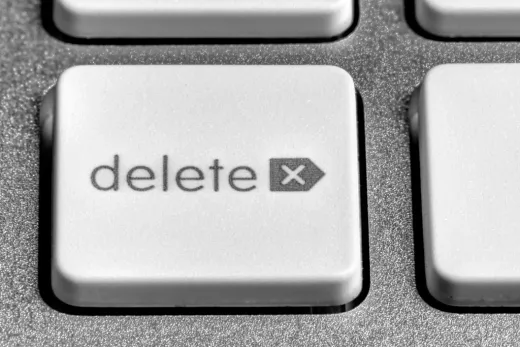 Hakim: Pemerintahan Trump Terbukti 'Memaksa' Facebook dan Apple Hapus Konten Anti-ICE