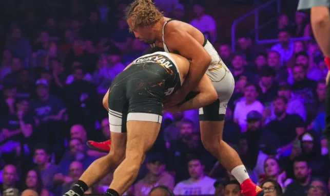 Arman Tsarukyan Picu Kontroversi Setelah Mengaku Ingin "Menyakiti" Legenda Urijah Faber dalam Sesi Latihan