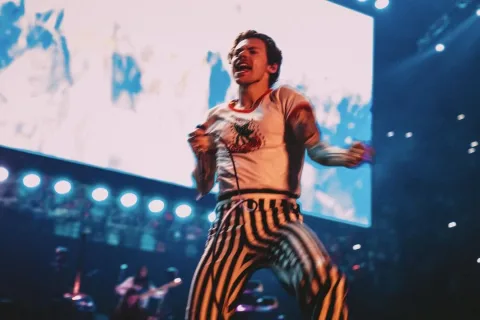 Harry Styles Tunangan dengan Zoe Kravitz: Cincin Berlian Senilai $1 Juta Jadi Sorotan