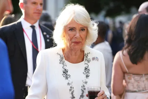 Kunjungan Kenegaraan ke AS: Ratu Camilla Tampil Memukau dengan Gaun Dior dan Anting Pernikahan Ikonik