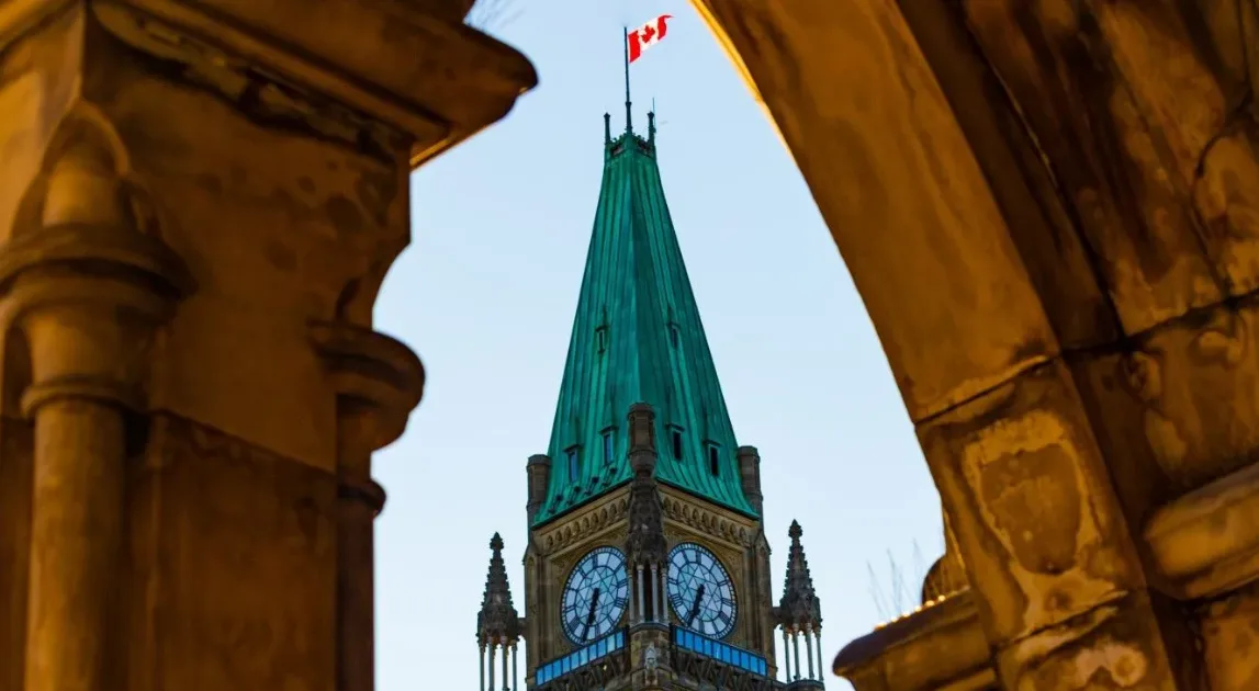 Garis Keras Ottawa: Kanada Usulkan Larangan ATM Bitcoin Akibat Lonjakan Kasus Penipuan dan Kedaulatan Perlindungan Finansial 2026