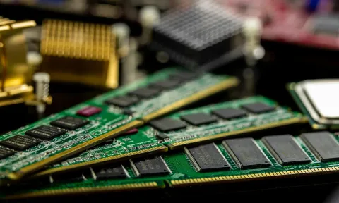 Peringatan Samsung: Kelangkaan Chip Memori Akan Membuat Harga Gadget Melonjak Hingga 2027