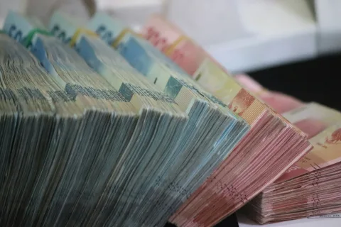 Rupiah Tembus Rp17.400: Bank Indonesia Tegaskan Pelemahan Masih Terkendali di Jalur Emerging Markets