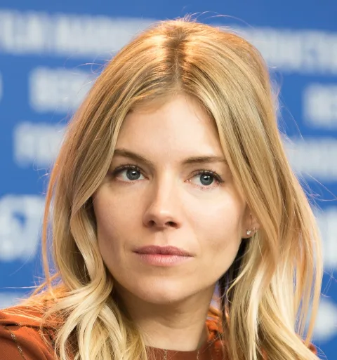 Sienna Miller Sambut Kelahiran Anak Ketiga di Tengah Promosi Proyek Terbaru 'Jack Ryan: Ghost War'