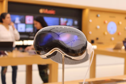 Apple Alihkan Fokus: Sekuel Vision Pro Ditunda, Prioritaskan Kacamata AR dan Perangkat Wearable AI