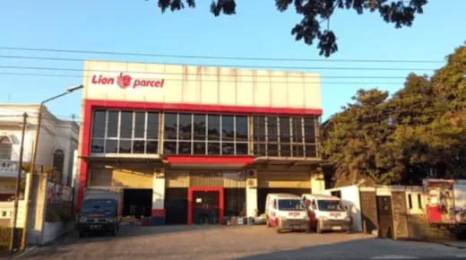 Akselerasi Digitalisasi Logistik: Lion Parcel & AstraPay Integrasikan QRIS di Jaringan Agen